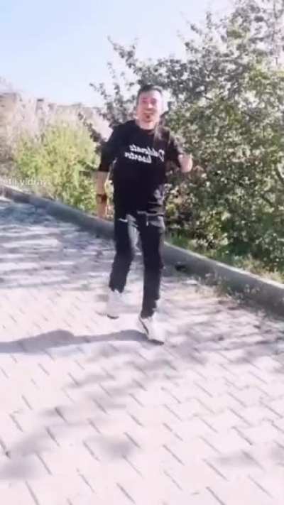 AŞIK OLDUM BİR KIZA ONUN ADI GULSHADA
