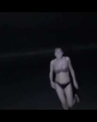 from the @orionvanessa ig beach video