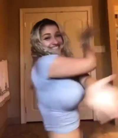 Does anyone know her name? She is on tiktok that i know but i can't seem. to find her name