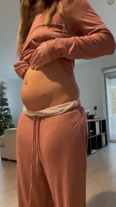 So many of you asked for it… Well here it is… this was taken the day after surgery. It’s so strange posting this but ehhh I’m excited to update through my post surgery fitness journey 💪