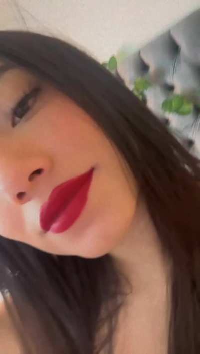 Would you cum on my pretty face? 😈🤤