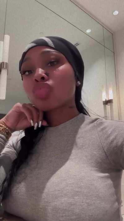 Kissy face
