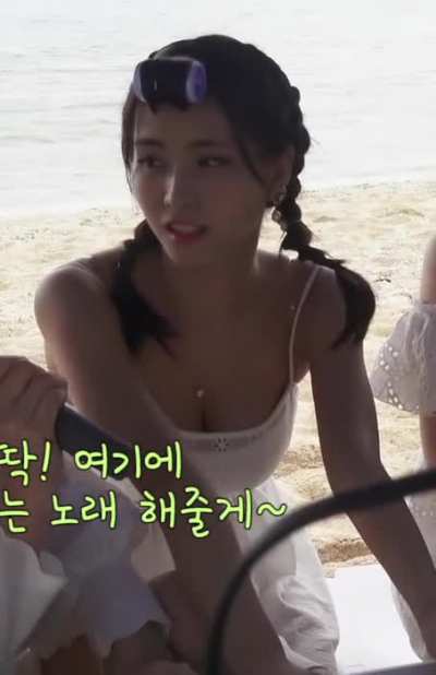 Momo - 👀