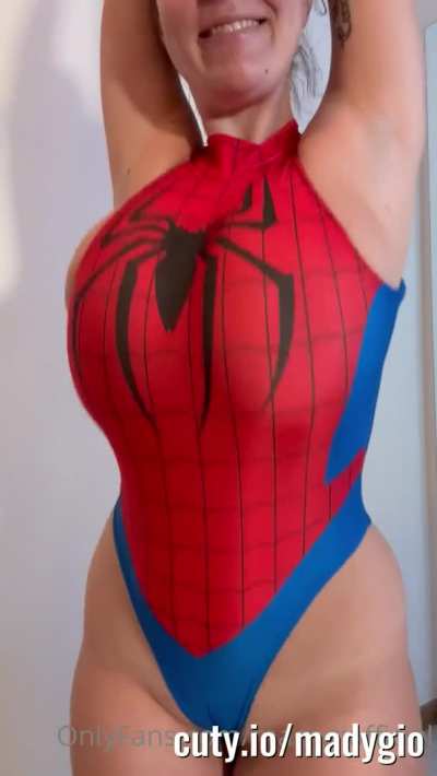 Mady Gio cosplay bouncing
