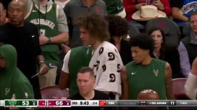 [Highlight] Andre Jackson and Jabari Smith Jr. had to be seperated after this Damian Lillard three.