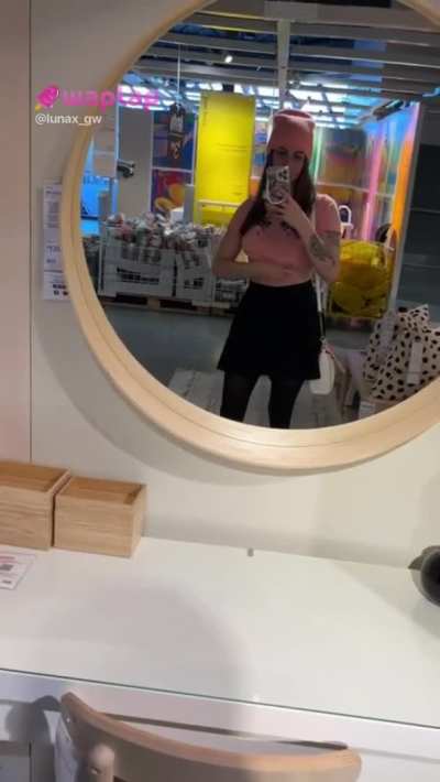 Picking the best mirror to flash them titties