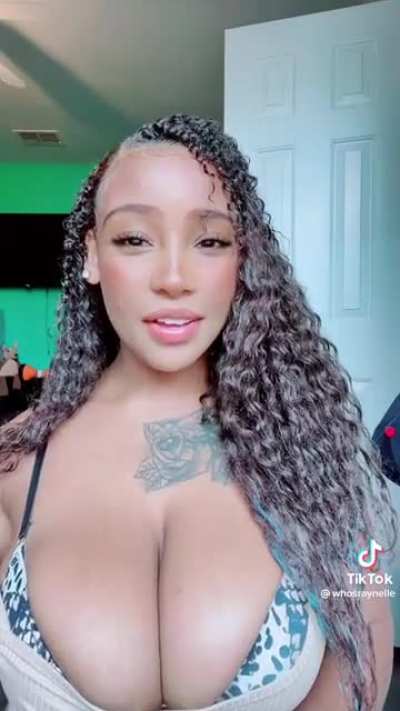 Whosraynelle