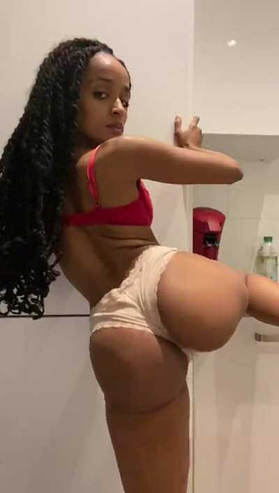 Need a dick to twerk on it