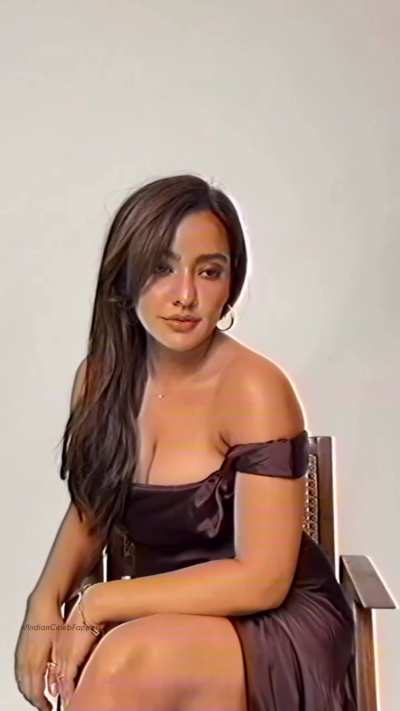 Queen Neha Sharma 