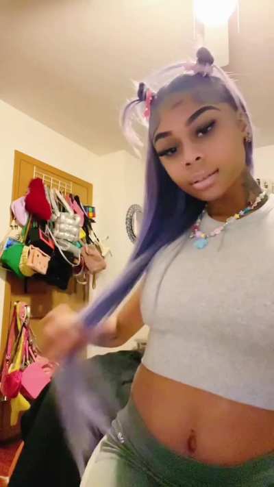 Anyone Tryna Chat Over Her Fine Ass ?🥴 Or Ari Dm Me