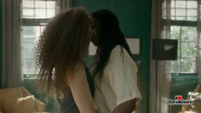 Tawny Cypress & Rukiya Bernard (Yellowjackets - s01e05)