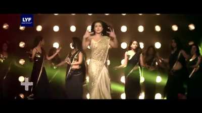 Priyanka Chopra LYF mobile ad