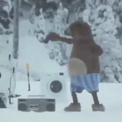 Russian bloggers connected a washing machine to an ice hole in the river and ...