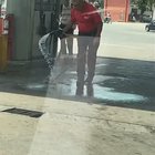 Keeping gas station clean (Venezuela)