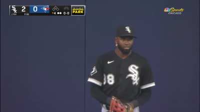[Highlight] Luis Robert Jr. robs Matt Chapman of a home run with a leaping catch