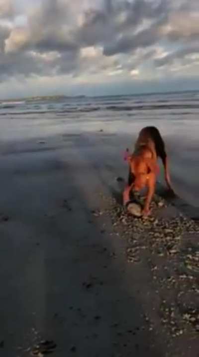 He found a clam. A CLAM!!