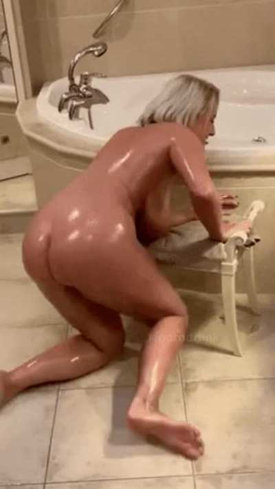Caution⚠️ Big tits are slippery when wet💦💦