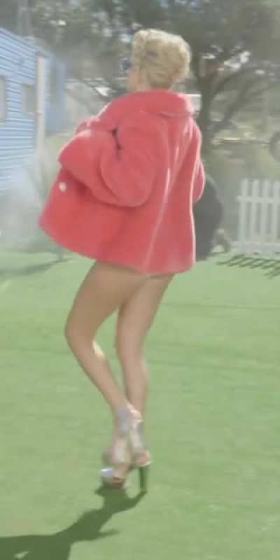 A goddess walking