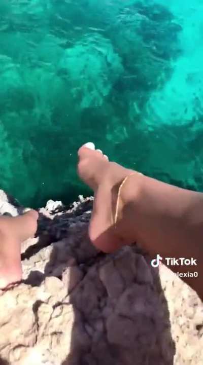 Amazing toes