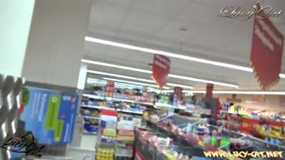 [/r/N<wbr>SFW_5<wbr>secon<wbr>ds] Fucking in the grocery store