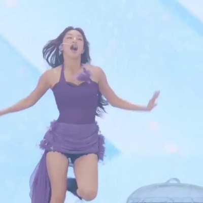Jihyo throwing some 