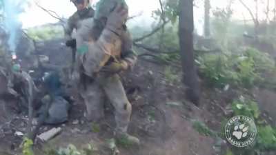 A Group of Ukrainian soldiers came under fire with incendiary ammunition, Bakhmut direction.