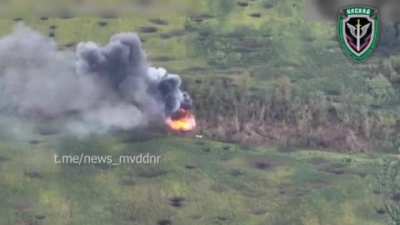 RU POV: Tankers of the DPR OBTF destroyed 2 BMPs of the Armed Forces of Ukraine in the Ugledar direction.