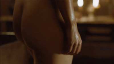 Emilia Clarke's dripping naked body