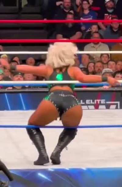 Toni Storm 