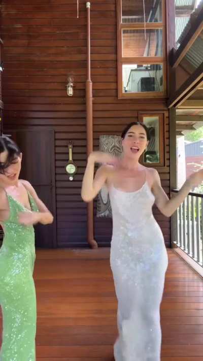 The Veronicas.