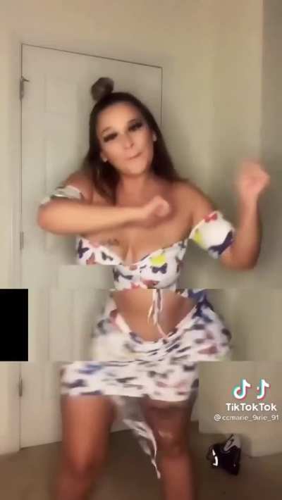 cici_marie showing off that fat ass!!!