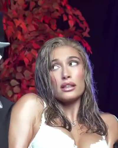 Hailey Bieber
