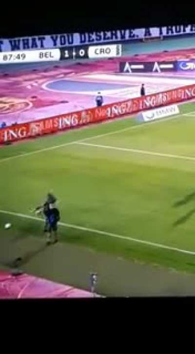 Weird Vrsaljko tackle near the end of Belgium - Croatia