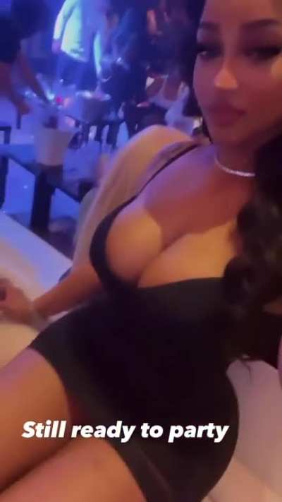 👸🏽🤳🏽🖤