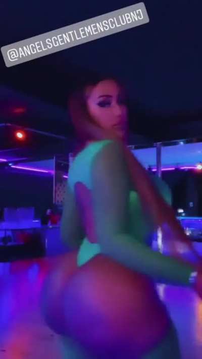 K@tt L3ya@ 🍑