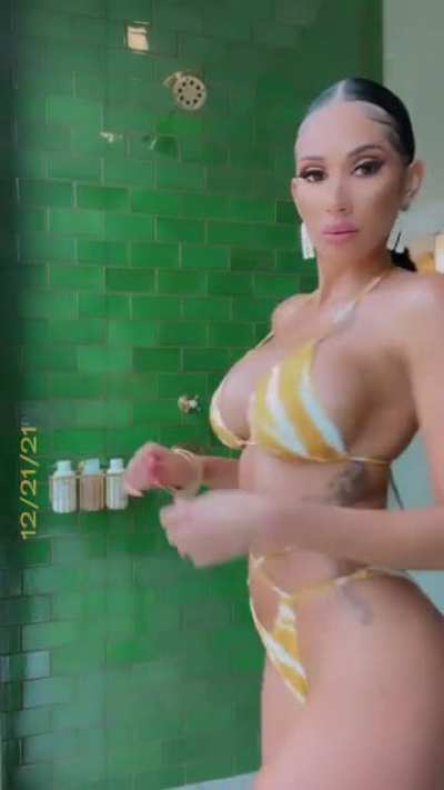 Amber Quinn (@amb<wbr>erqui<wbr>nnoff<wbr>icial<wbr>)