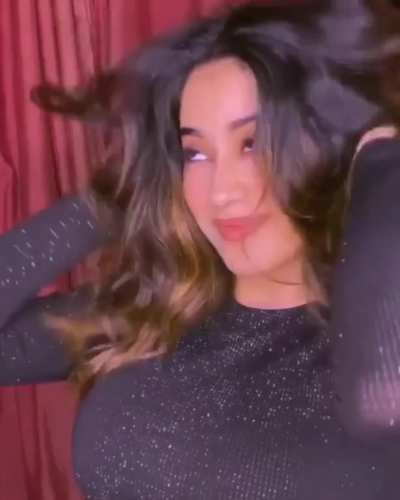Janhvi Kapoor's close up lips 👅😍