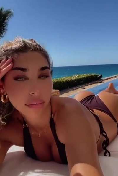 Bikini booty