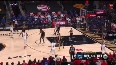[Highlight] Embiid tries to find Simmons, almost makes 3 instead