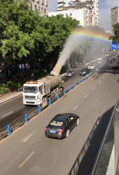 Chinese cities use this 'Mist cannon' to tackele air pollution. These machines work by nebulizing liquid into tiny particles and spraying them into the air, where they combine with harmful dust particles to form water droplets that fall to the ground.