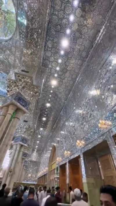 The mosaics of the Imam Ali shrine.
