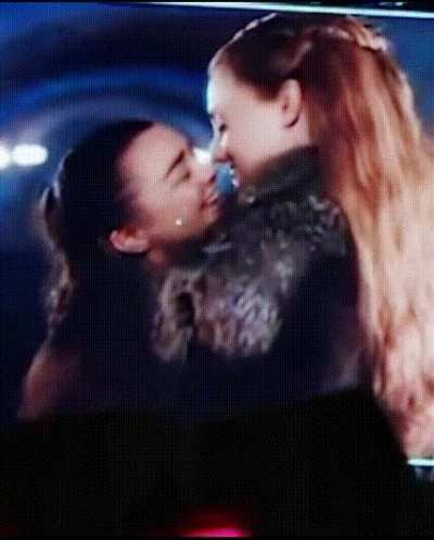 Maisie Williams & Sophie Turner horny for each other. I wonder what happend in their hotel room afterwards
