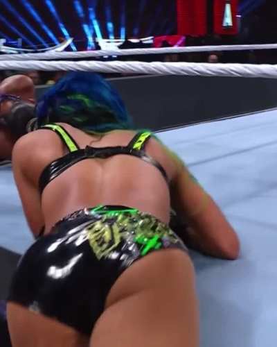 Sliding out the ring 🍑