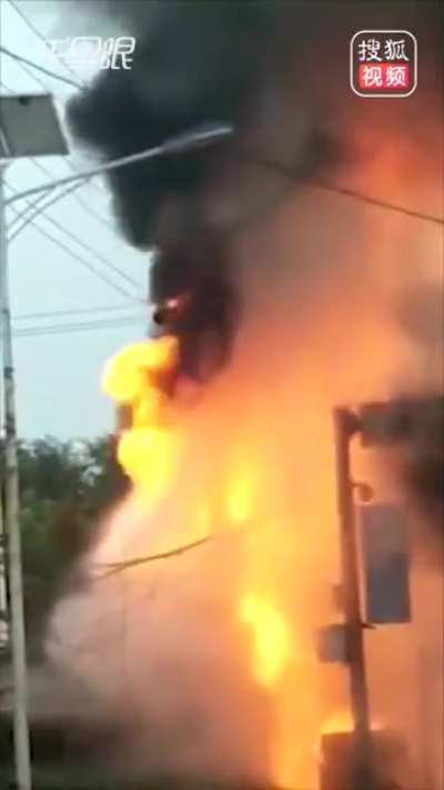Transformer explodes and drops oil all around at more than 100 C