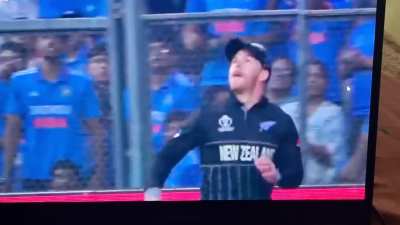Kuchh nhi Bro, 6 lagne ki khusi me gale mil rhe hain 