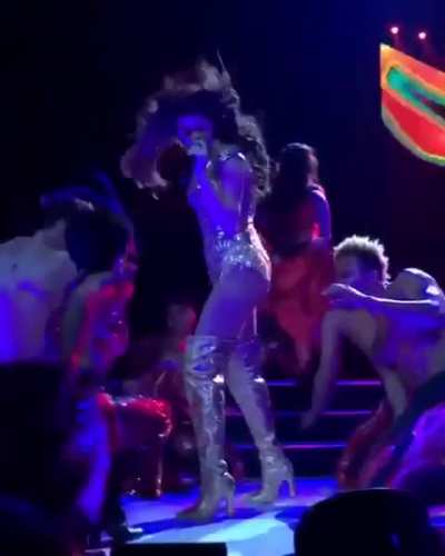 One of her hottest song performances (2016)