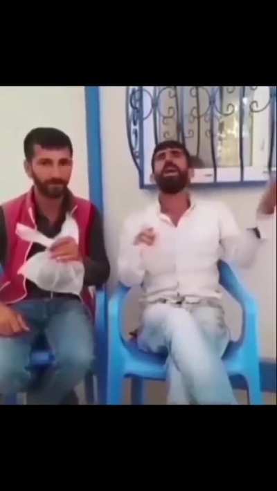 Ne güzel okuyor 