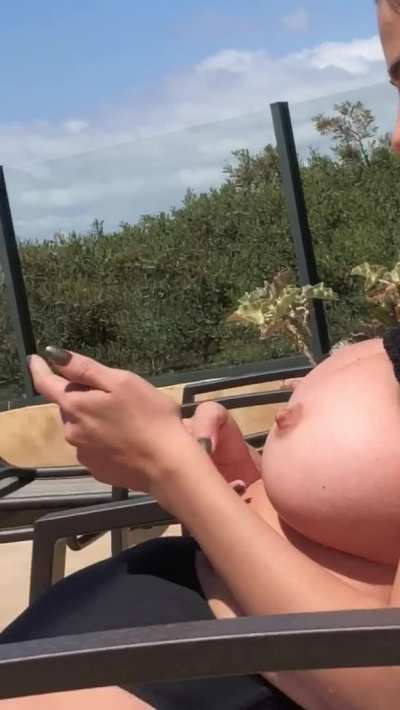 I like the way Selena Gomez wears a bikini