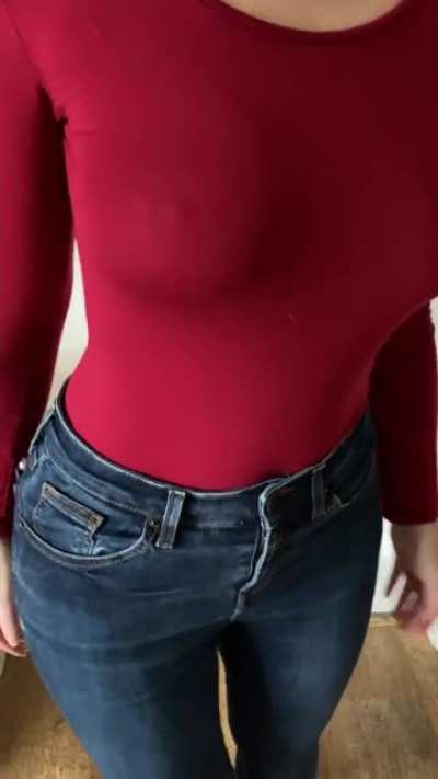 English girl in a not-v<wbr>ery-s<wbr>afe-f<wbr>or-wo<wbr>rk outfit here - hey there! (OC)