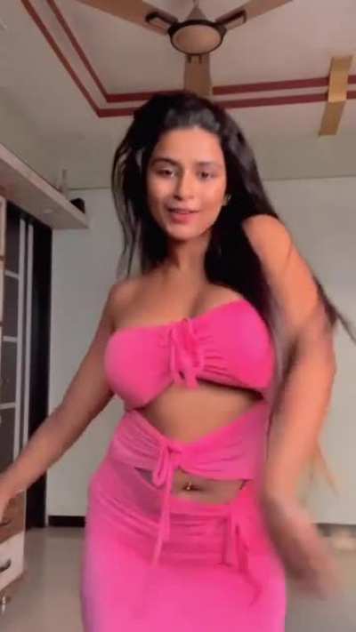 Curvy sexy body 🤤🤤